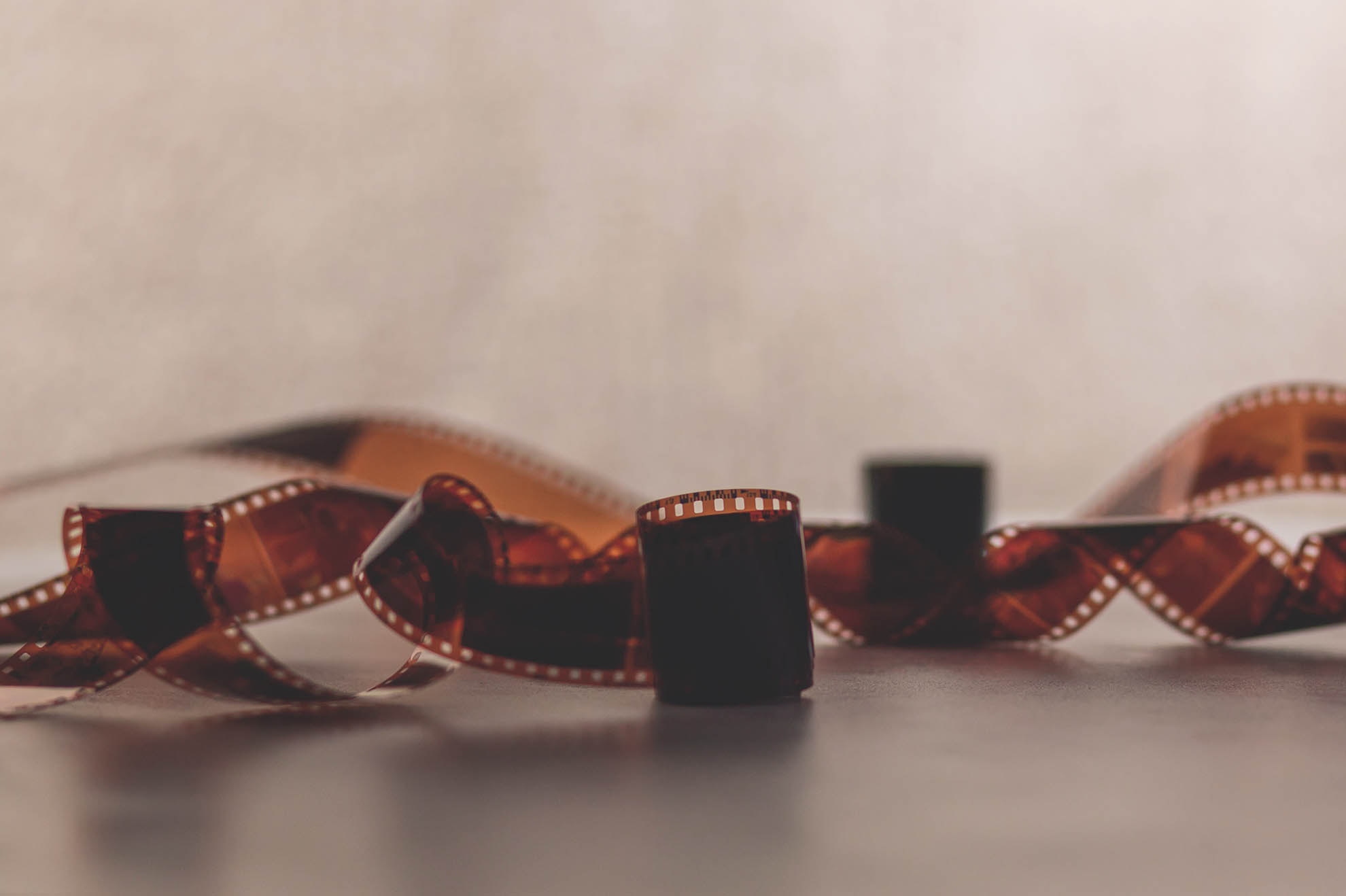 Stary aparat i walizka